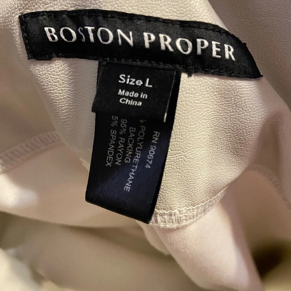 versatile and sleek faux leather legging by Boston Proper size large
L49 - Picture 7 of 7